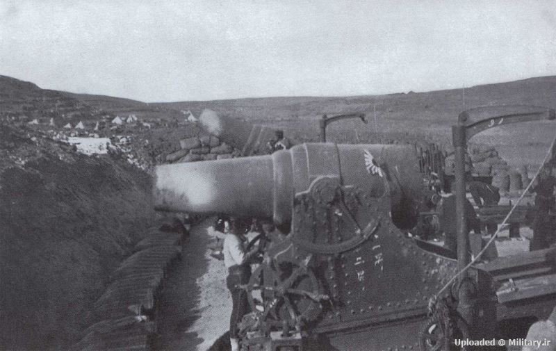 Japanese_28_cm_Howitzer_during_the_Siege