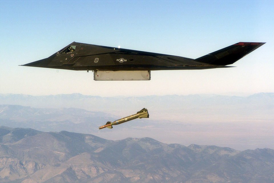 st1-An-F-117-conducts-a-live-exercise-bo