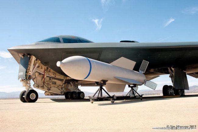 B-2_bomber_with_the_MOP.jpg