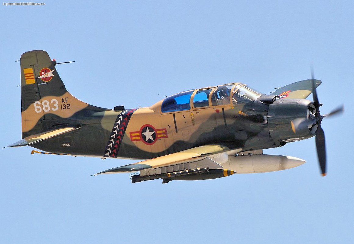 AE-1_Skyraider_-_Chino_Airshow_28cropped