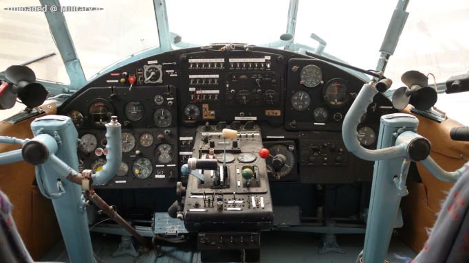 Antonov-2_cockpit.jpg