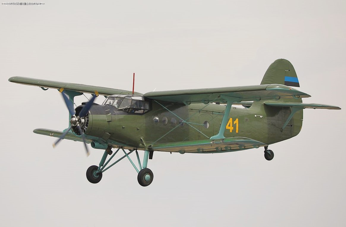 Antonov_AN-2_28cropped29.jpg