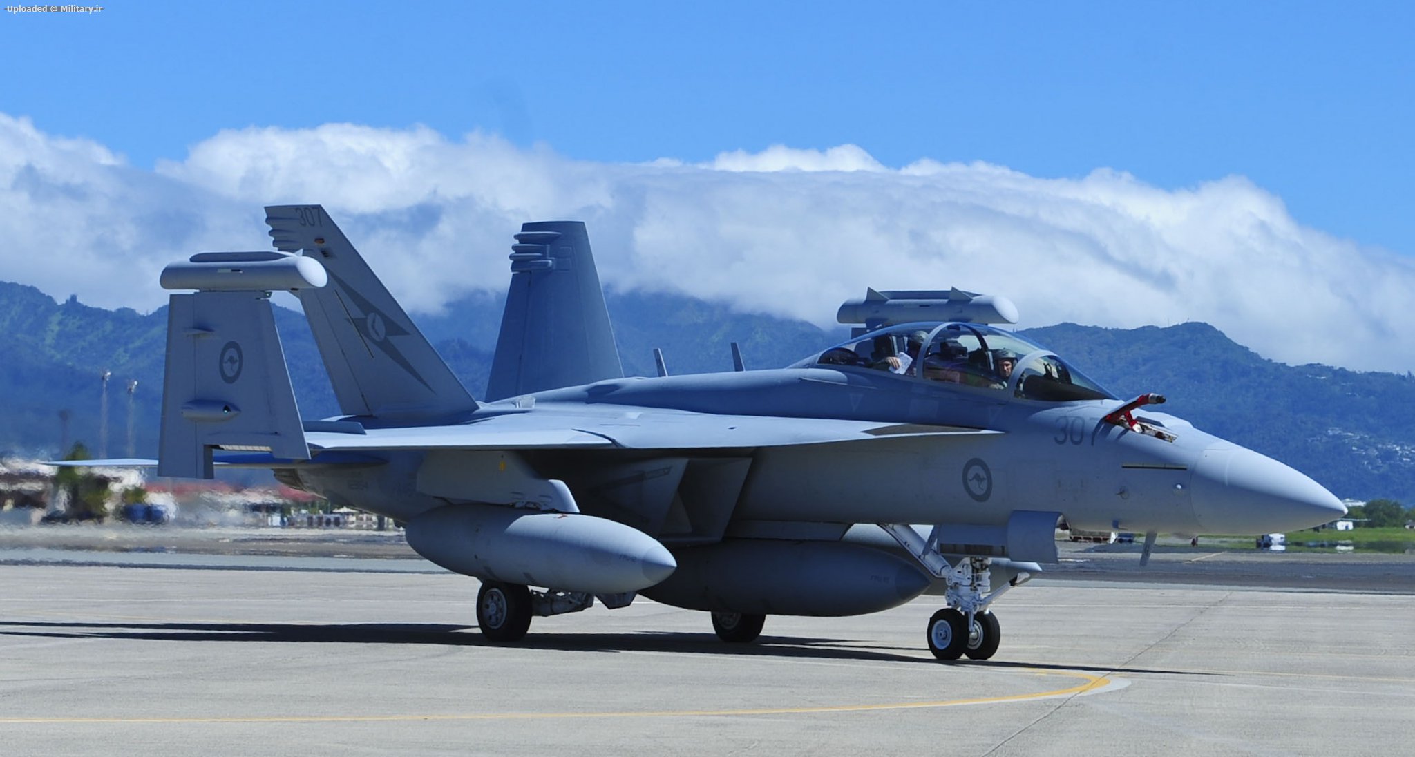 Australian_EA-18G_at_Joint_Base_Pearl_Ha