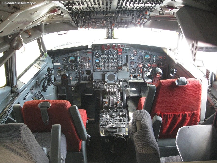 Boeing-707-123B-1959-Cockpit.jpg
