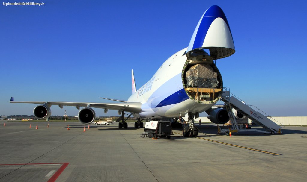 Boeing_747-409F_Prague_airport_2015_3~0.