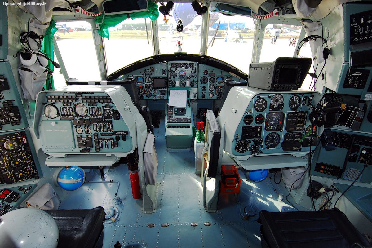 Cockpit_of_Mil_Mi-26.jpg
