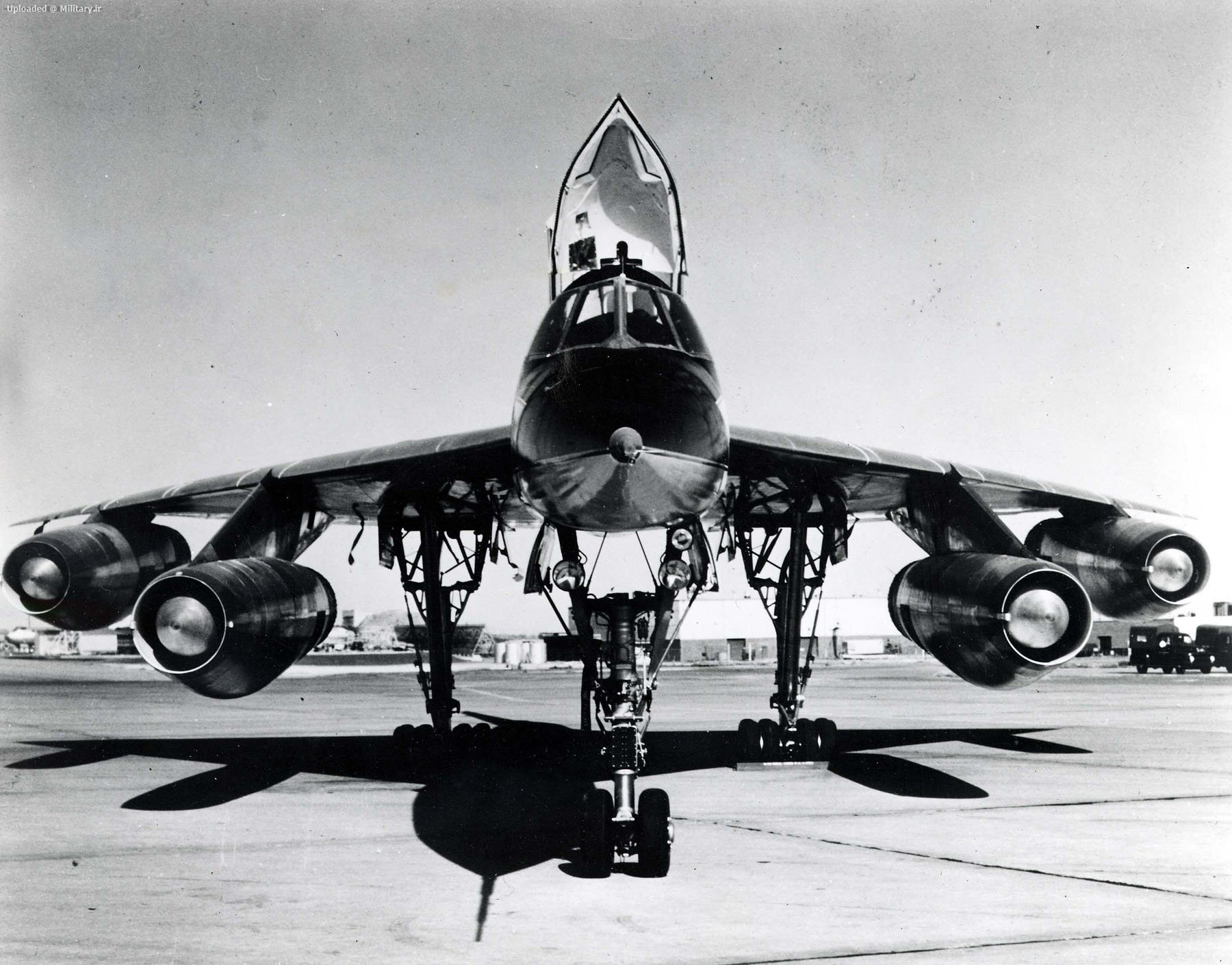 Convair_B-58A_Hustler_front_view_061101-