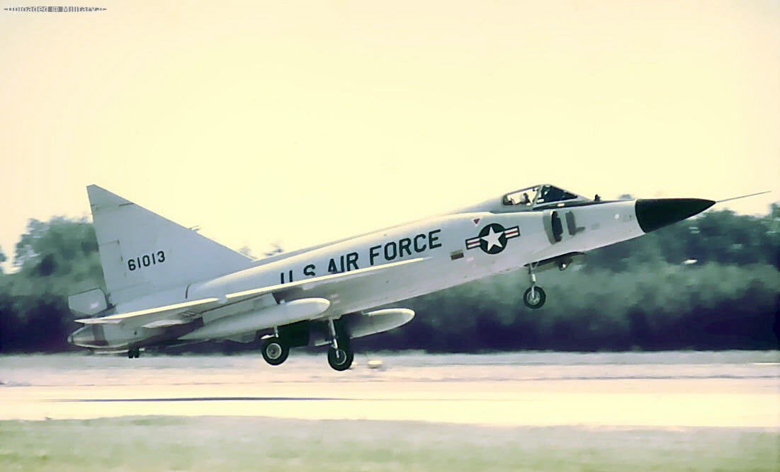 Convair_F-102A_Delta_Dagger.jpg
