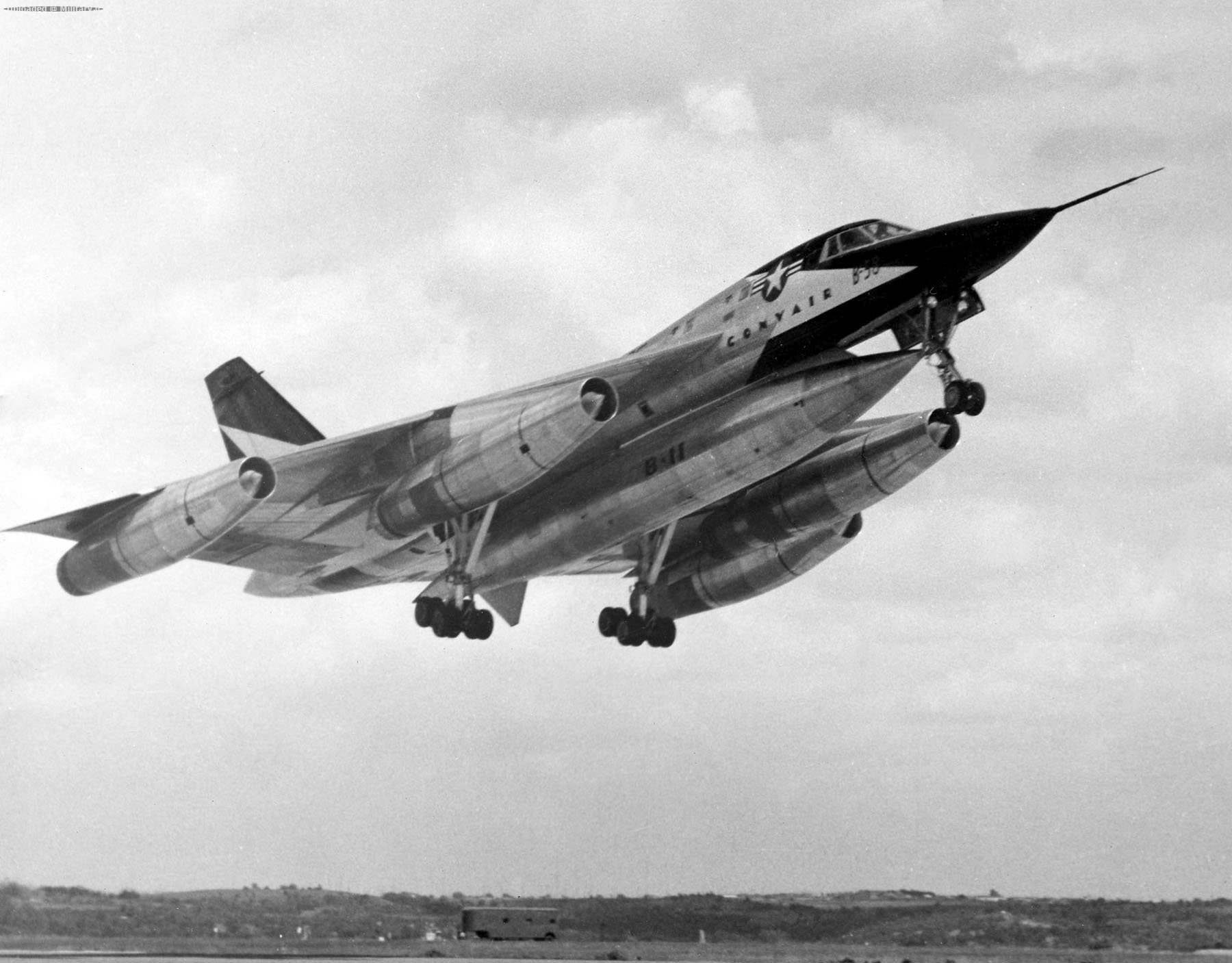 Convair_XB-58_Hustler_during_takeoff_061