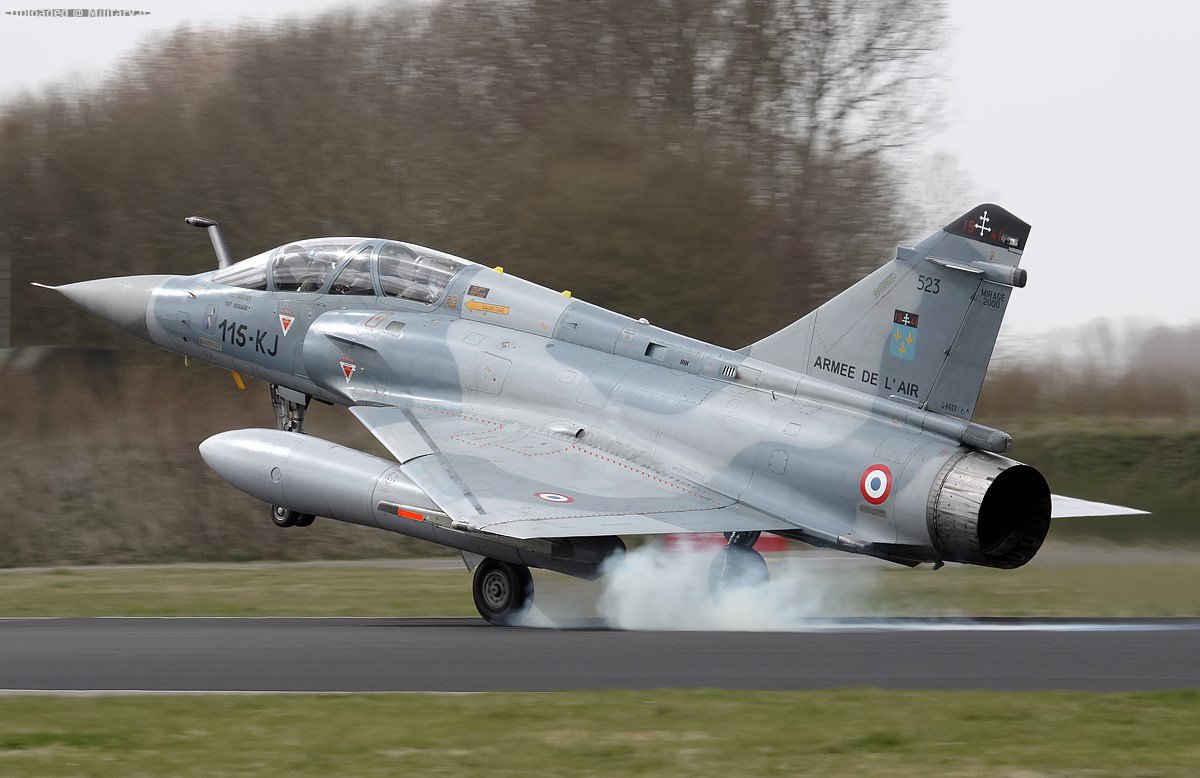 Dassault_Mirage_2000B_1.jpg