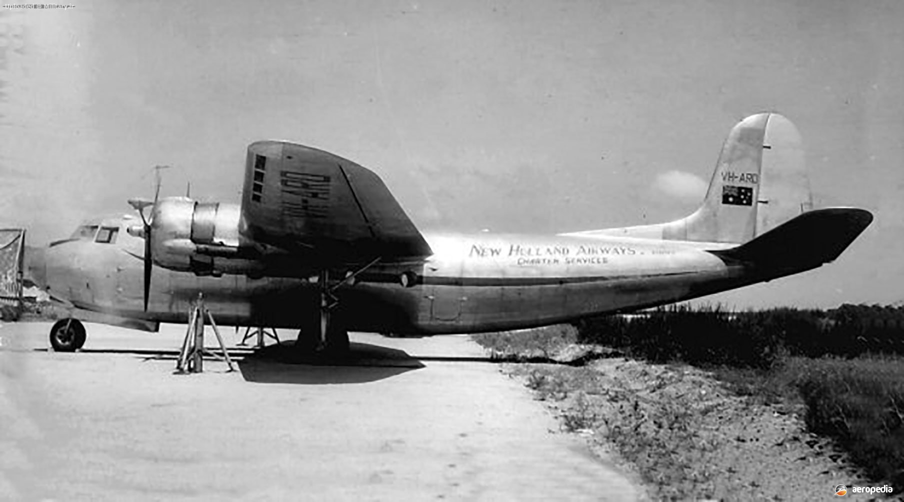 Douglas-DC-5_Aeropedia-The-Encyclopedia-