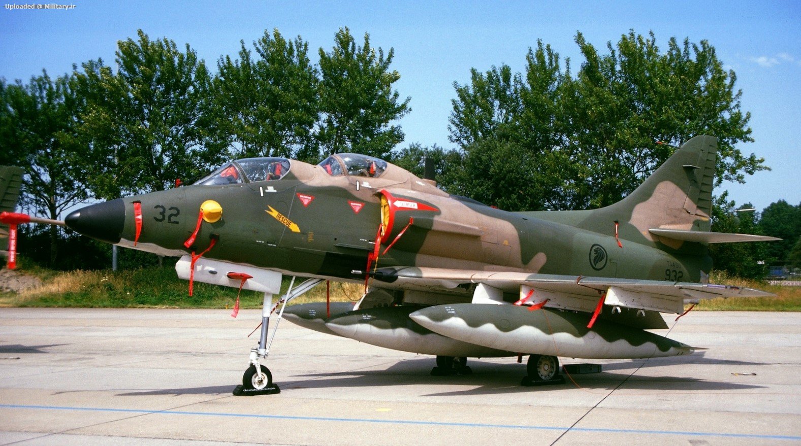 Douglas_TA-4SU_Skyhawk.jpg
