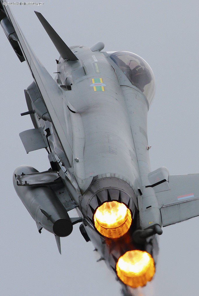Eurofighter_EF-2000_Typhoon_FGR4_1.jpg
