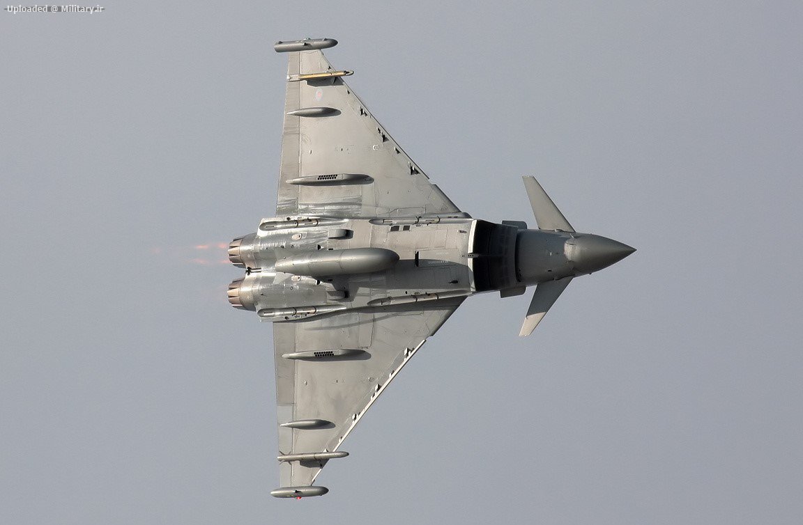 Eurofighter_EF-2000_Typhoon_T1.jpg