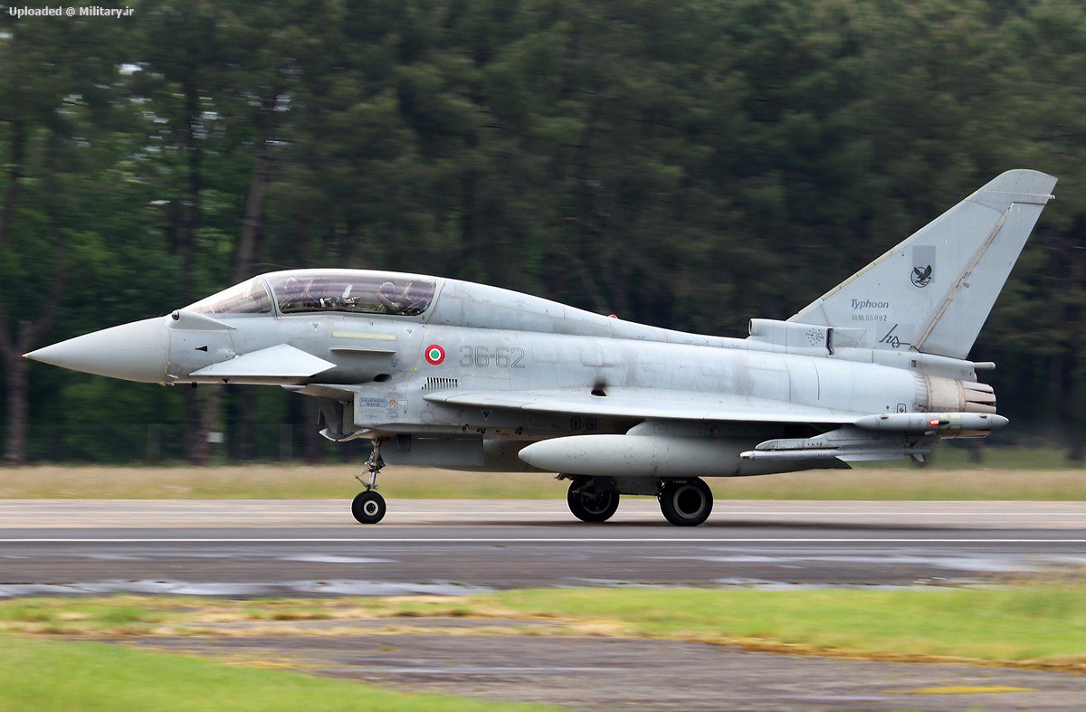 Eurofighter_EF-2000_Typhoon_T_1.jpg