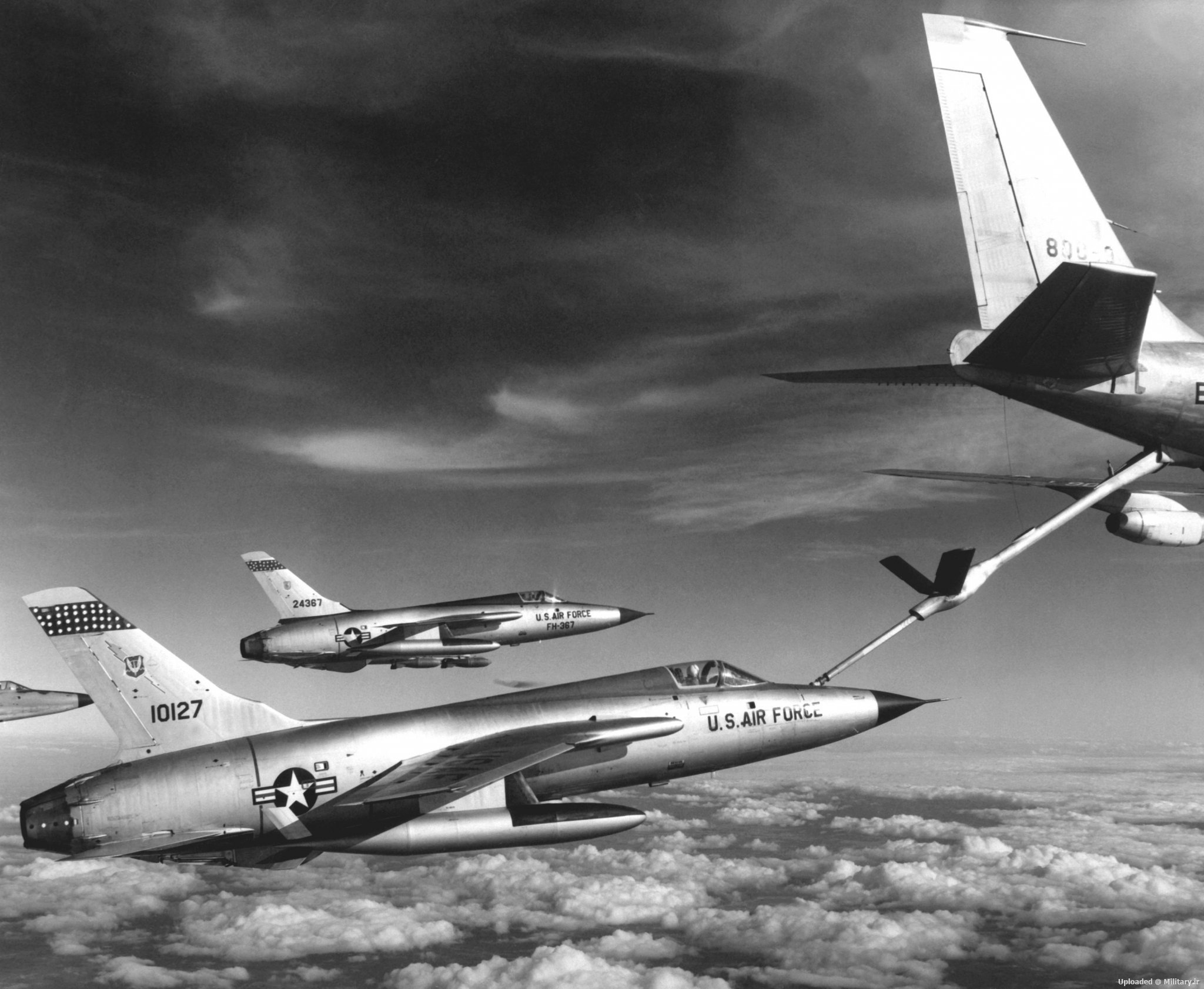F-105_Thunderchiefs_refueling_by_a_flyin