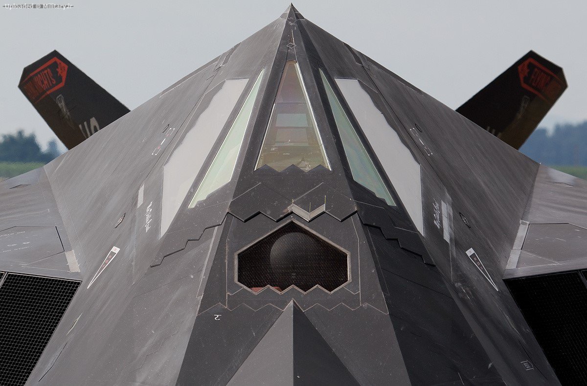 Lockheed_F-117A_Nighthawk_3.jpg