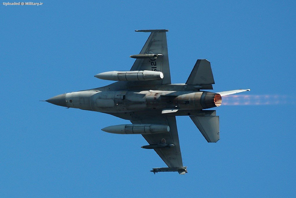 Lockheed_F-16B_Fighting_Falcon_3.jpg