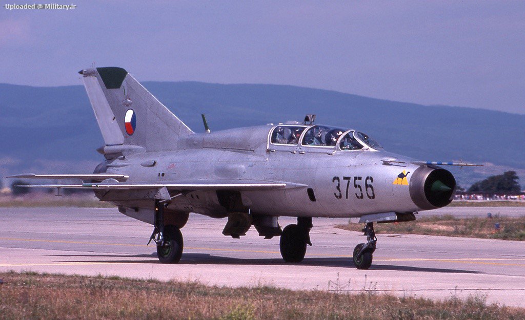 Mikoyan-Gurevich_MiG-21UB.jpg