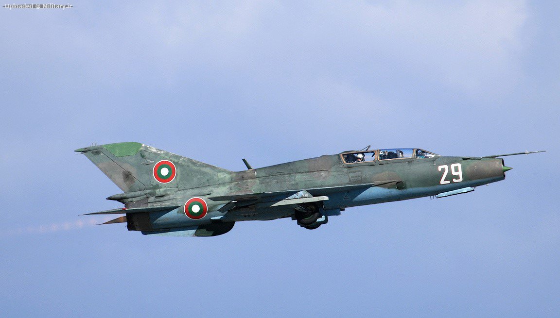 Mikoyan-Gurevich_MiG-21UM__1.jpg