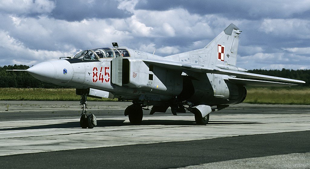 Mikoyan-Gurevich_MiG-23UB_1.jpg