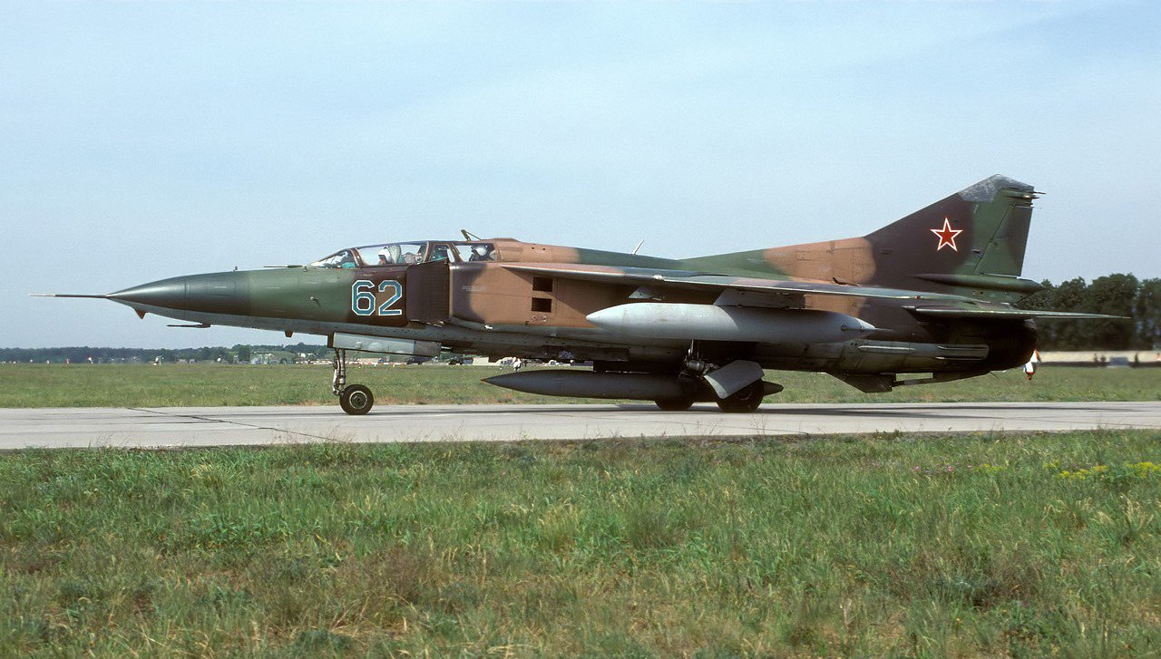 Mikoyan-Gurevich_MiG-23UB_2.jpg