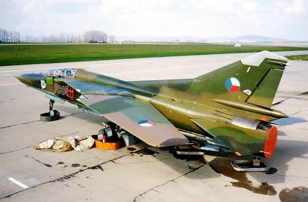 Mikoyan-Gurevich_MiG-23UB_3.jpg