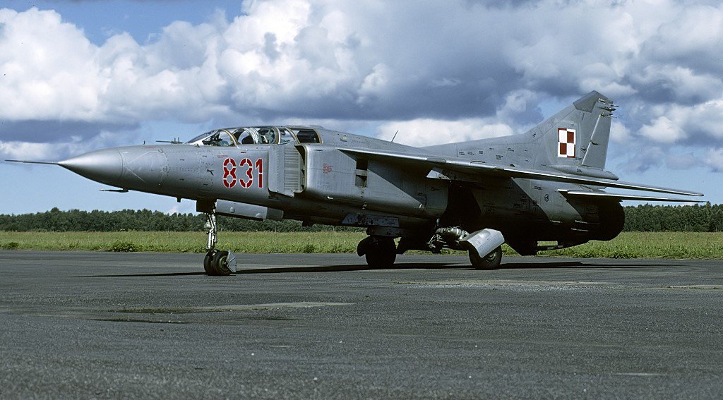 Mikoyan-Gurevich_MiG-23UB_4.jpg