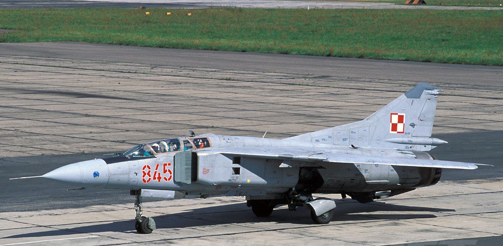 Mikoyan-Gurevich_MiG-23UB_5.jpg