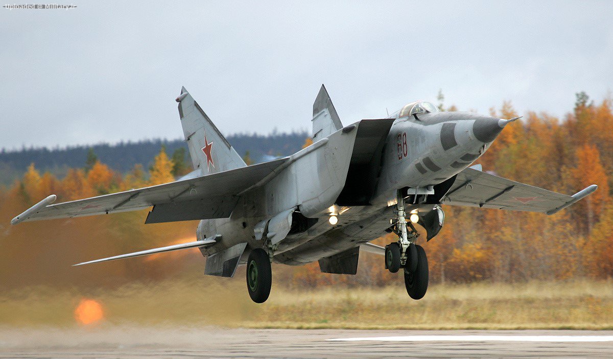 Mikoyan-Gurevich_MiG-25RB.jpg