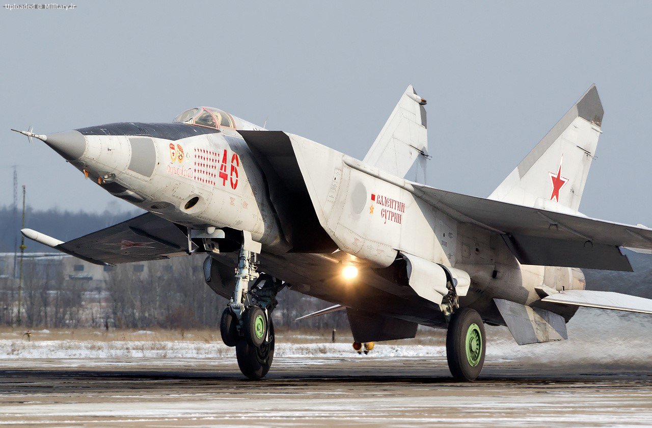 Mikoyan-Gurevich_MiG-25RB_2.jpg