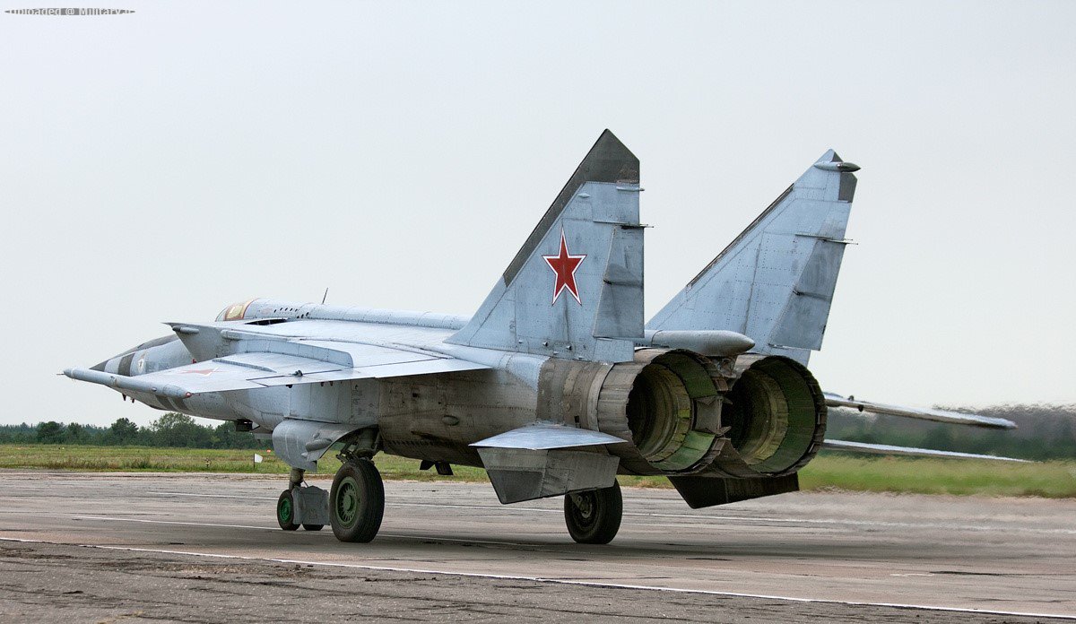 Mikoyan-Gurevich_MiG-25RB__1.jpg