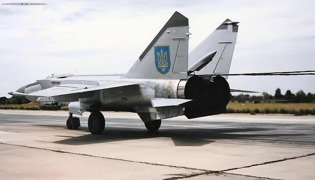 Mikoyan-Gurevich_MiG-25_PD.jpg