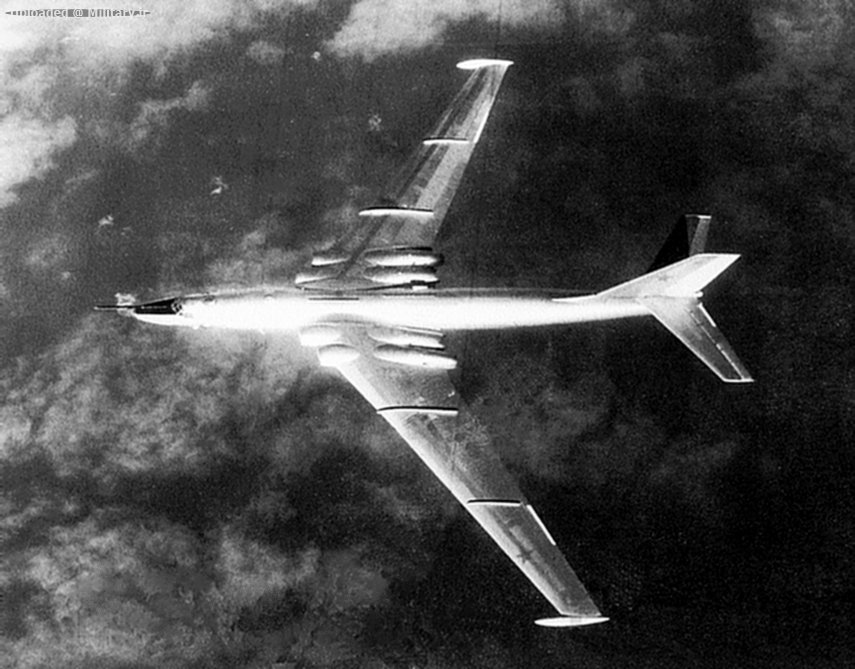 Myasishchev_3M_Bison_in_flight_1968.jpg