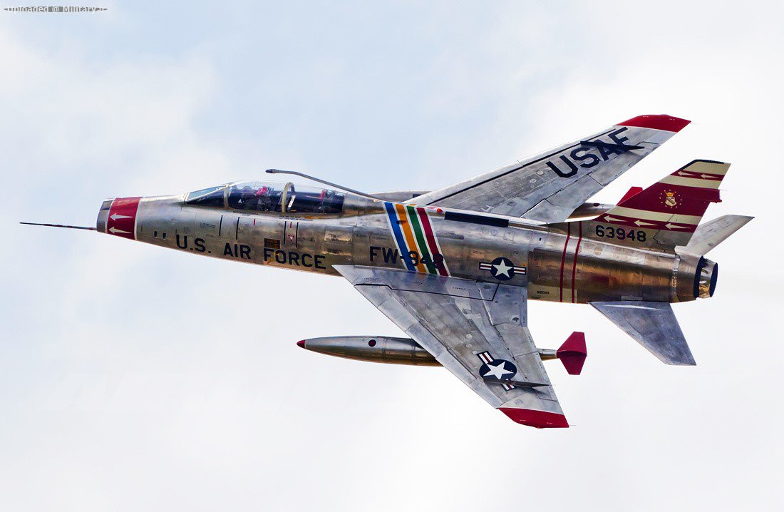North_American_F-100F_Super_Sabre.jpg
