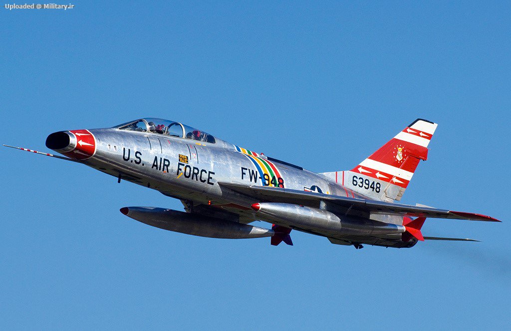North_American_F-100F_Super_Sabre_1.jpg