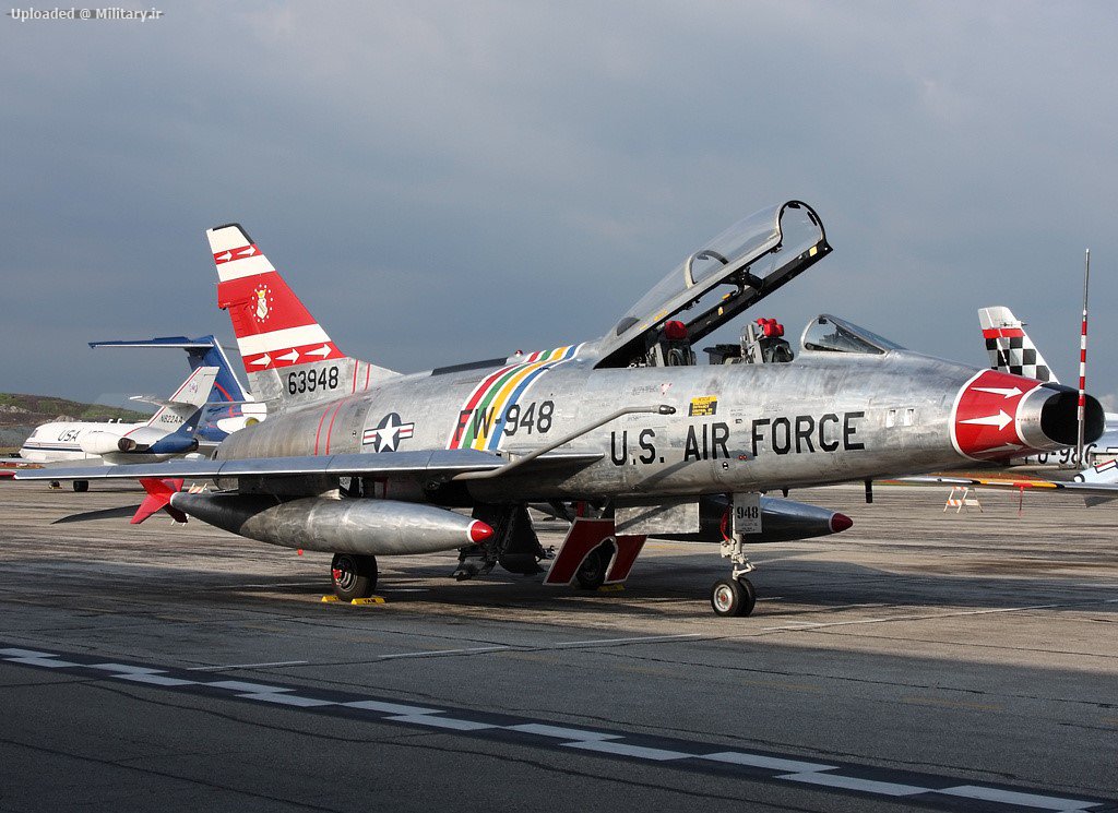 North_American_F-100F_Super_Sabre_3.jpg