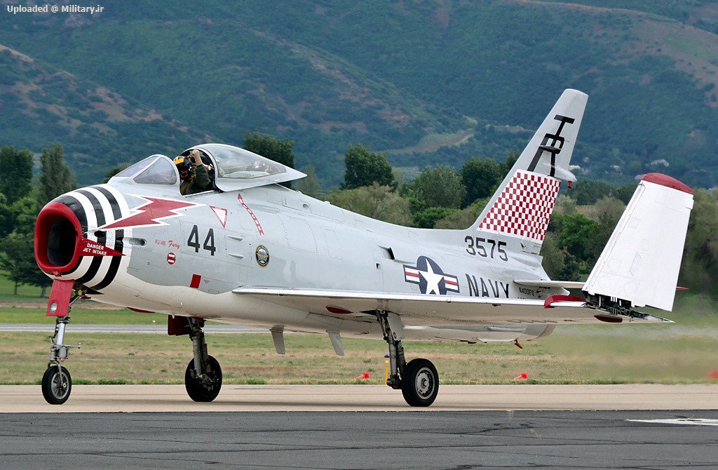 North_American_FJ-4B_Fury_5.jpg