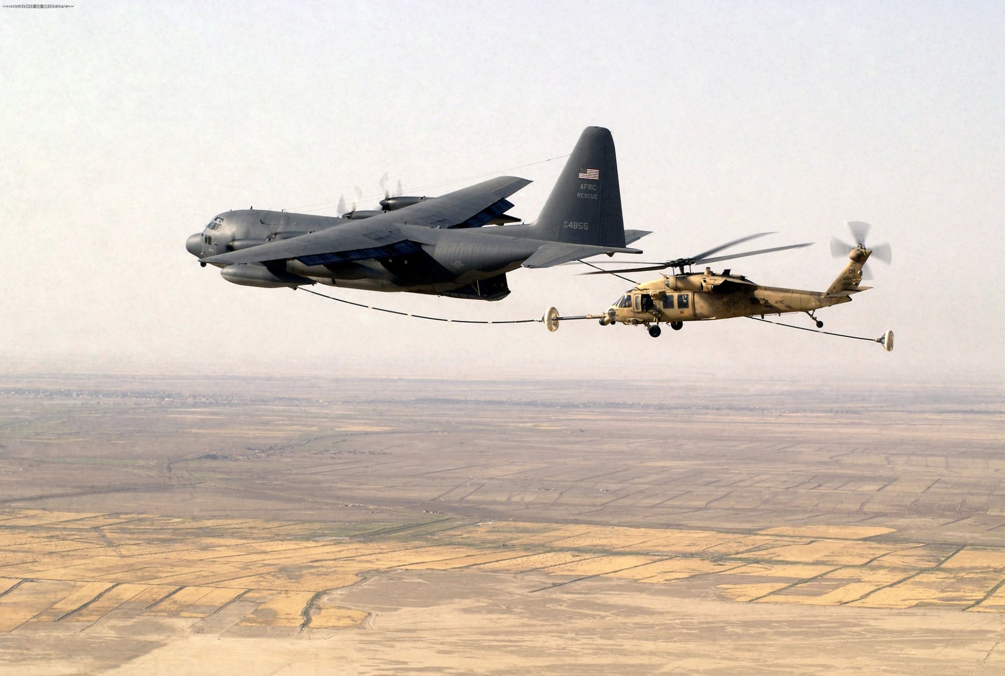 Pave_Hawk_refueling_from_a_HC-130_Hercul