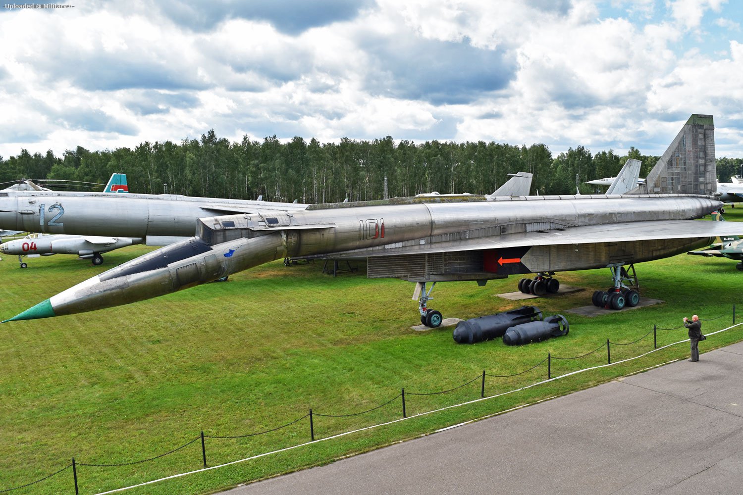 Sukhoi_T-4-100_1.jpg