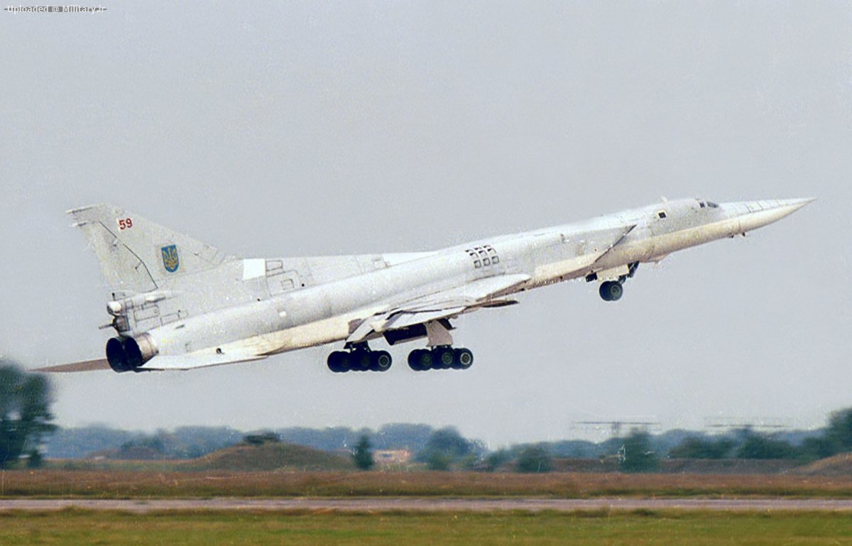 Tupolev_Tu-22M_-_3.jpg