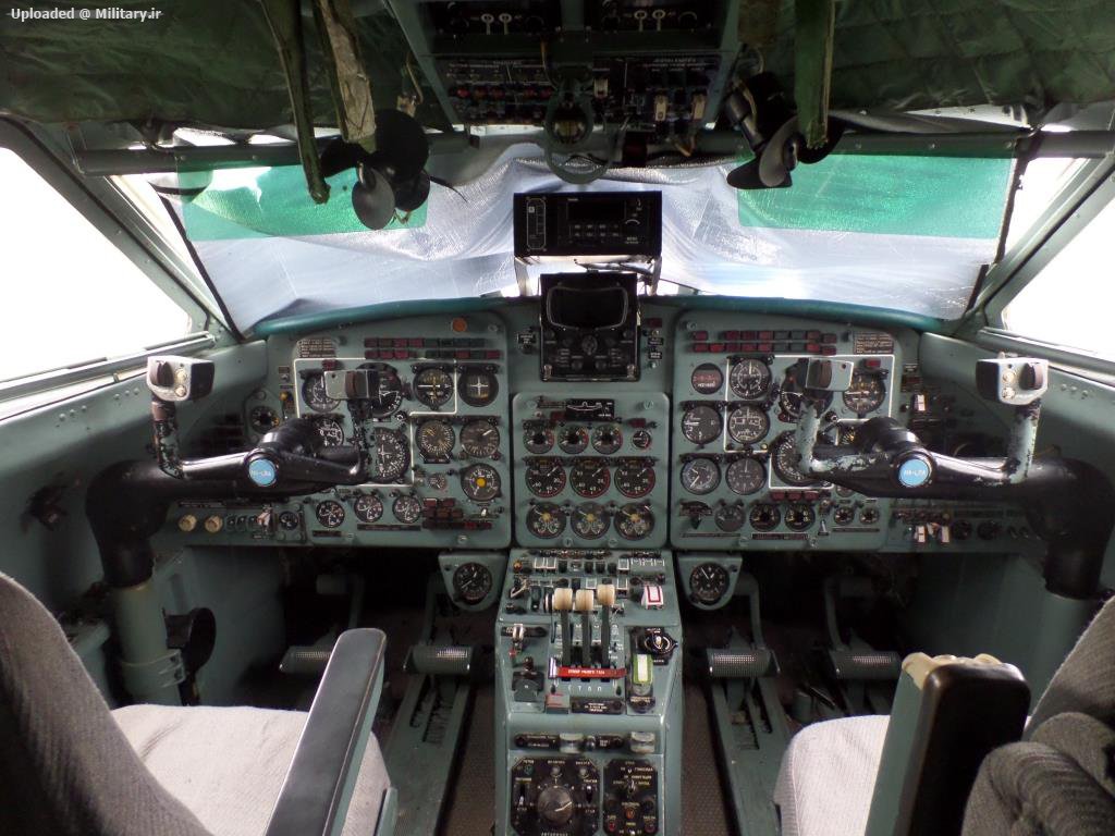 Yakovlev_Yak-40_HA-LRA_cockpit.jpg