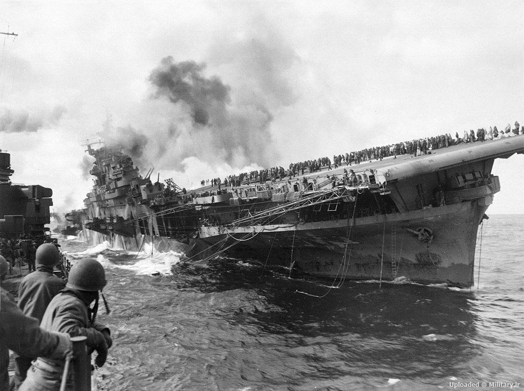 1024px-Attack_on_carrier_USS_Franklin_19_March_1945.jpg