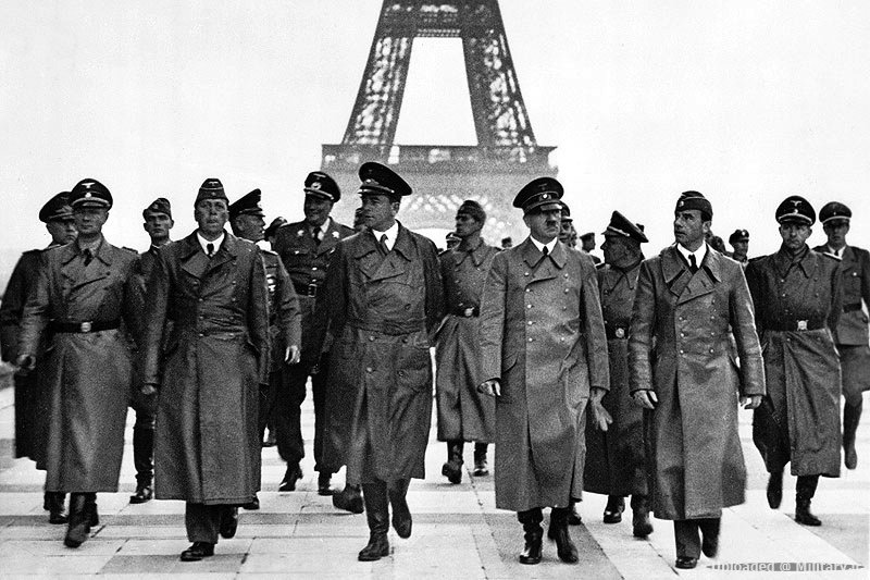 Adolf_Hitler2C_Eiffel_Tower2C_Paris_23_J