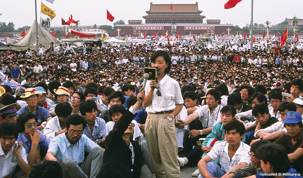 Chai_Ling_in_Tiananmen_Square_on_May_282