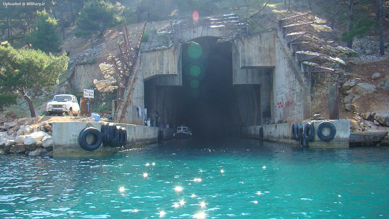 Brac_submarine_bunker.jpg