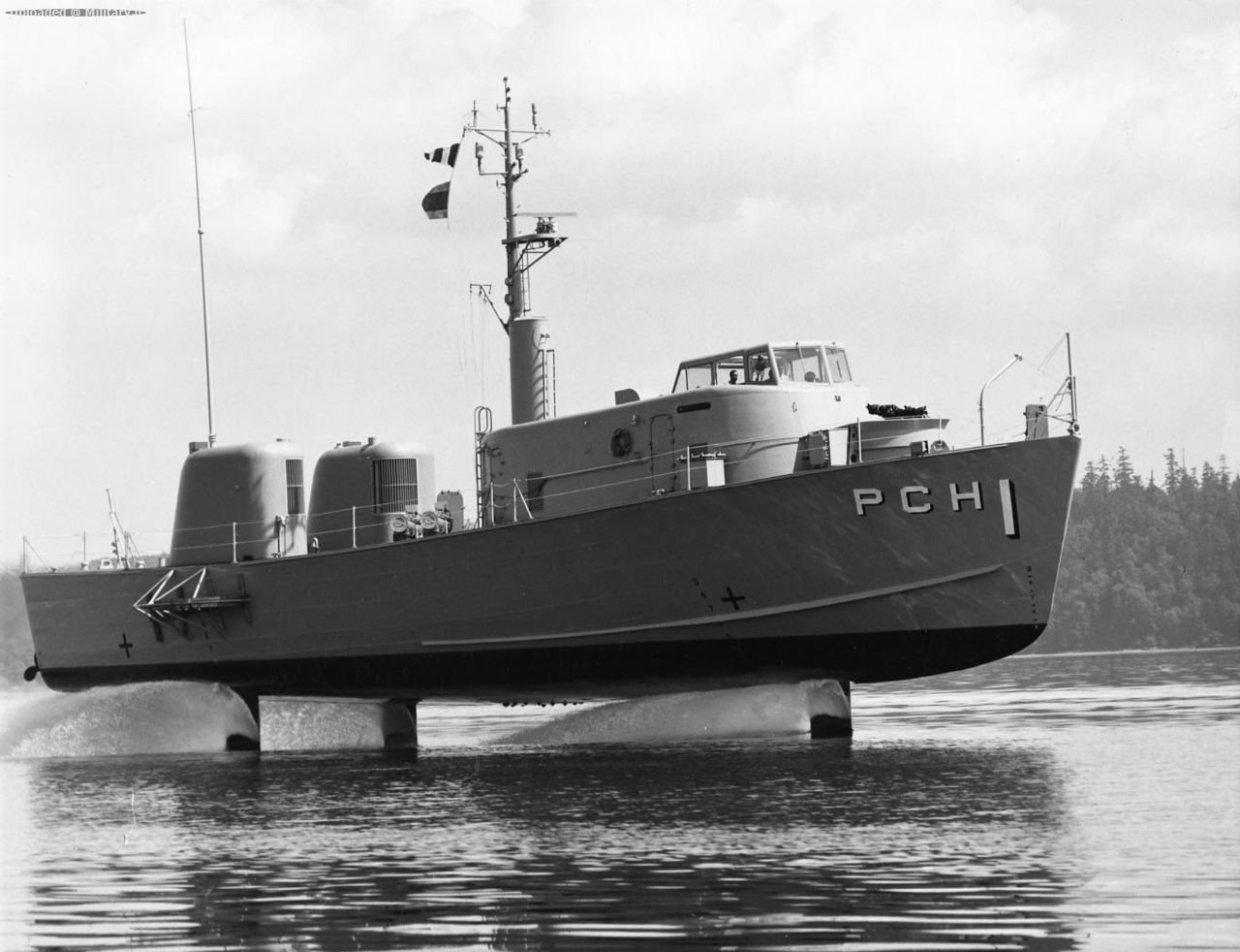 USS_High_Point_28PCH-129_underway_c1963.