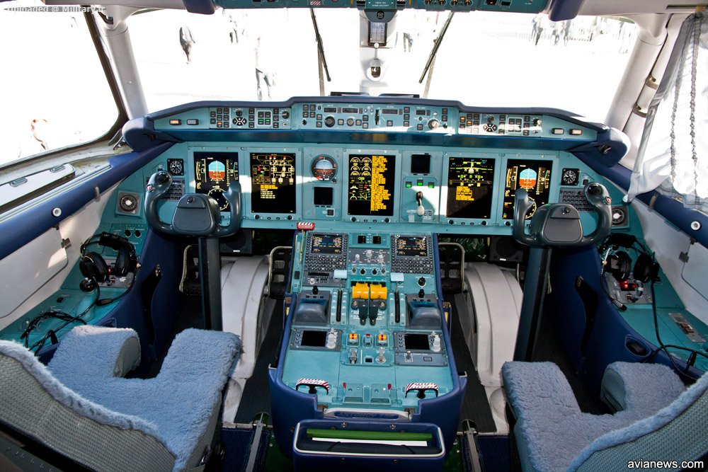 an158_cockpit.jpg