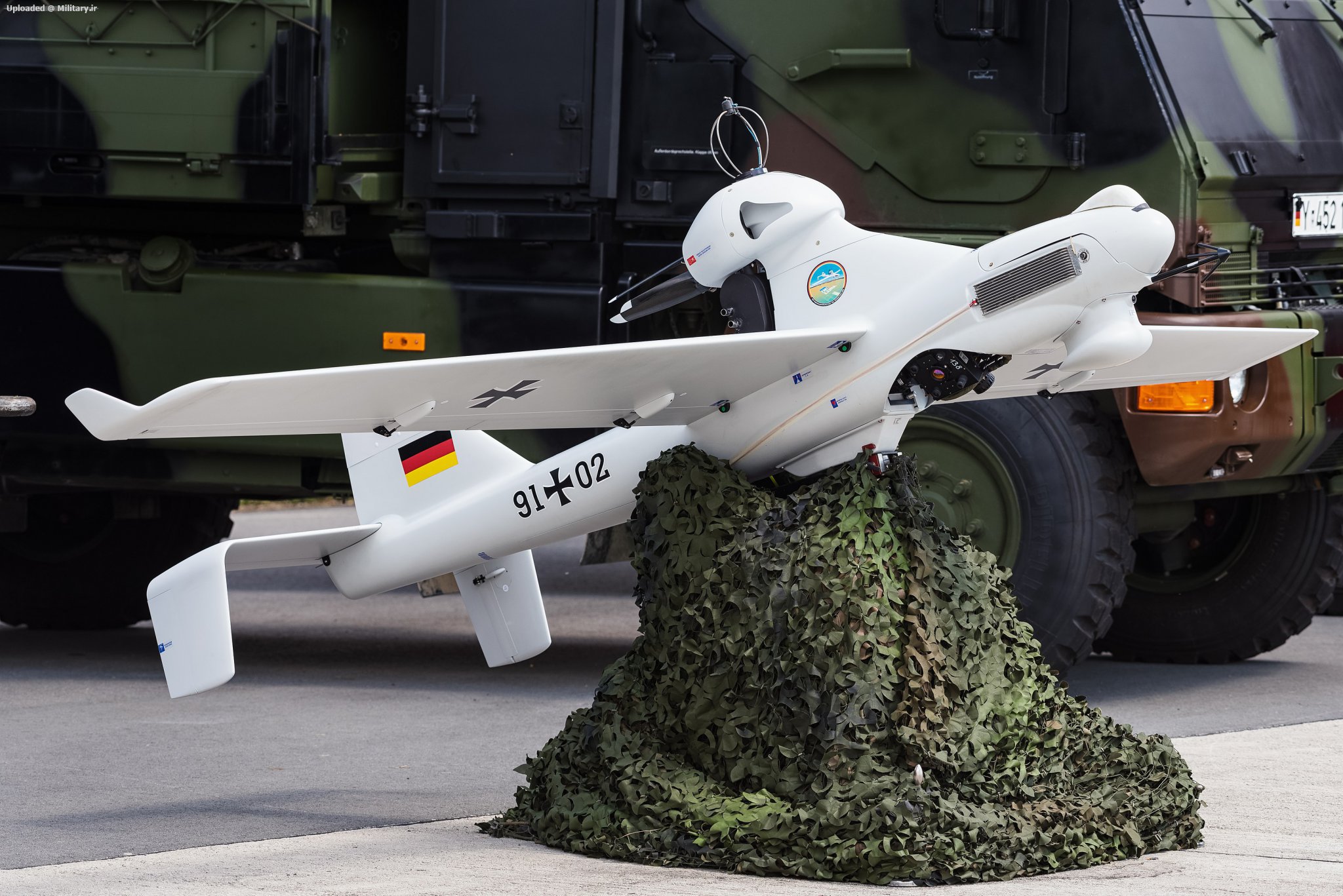 3236px-912B02_German_Army_EMT_LUNA_UAV_ILA_Berlin_2016_05.jpg