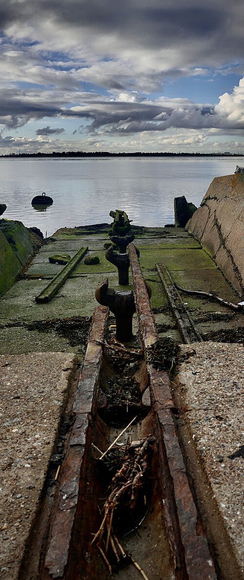 500px-Launch_rail_for_a_Brennan_Torpedo.jpg